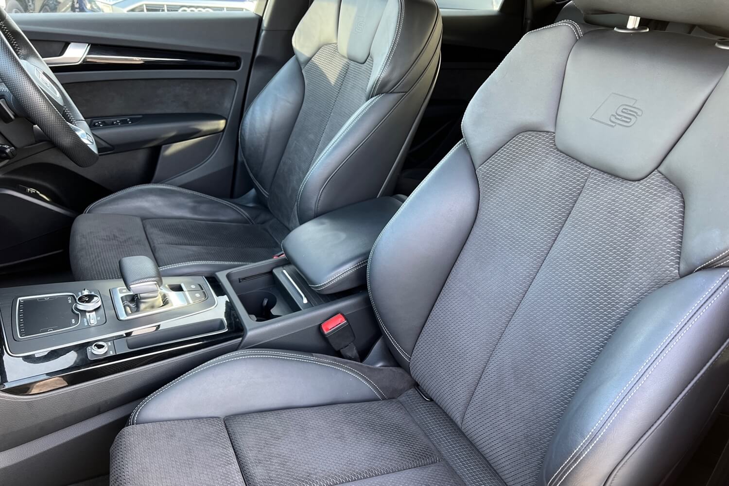 Audi Q5 thumbnail image number 25