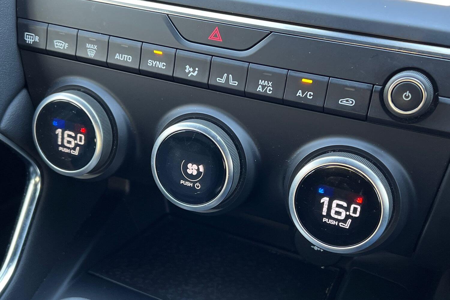 Jaguar E-PACE thumbnail image number 20