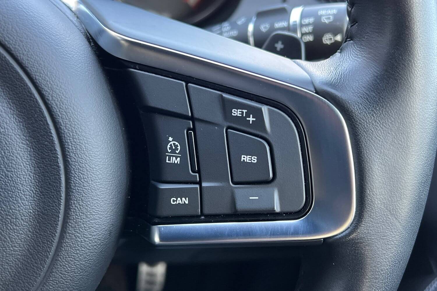 Jaguar E-PACE thumbnail image number 23