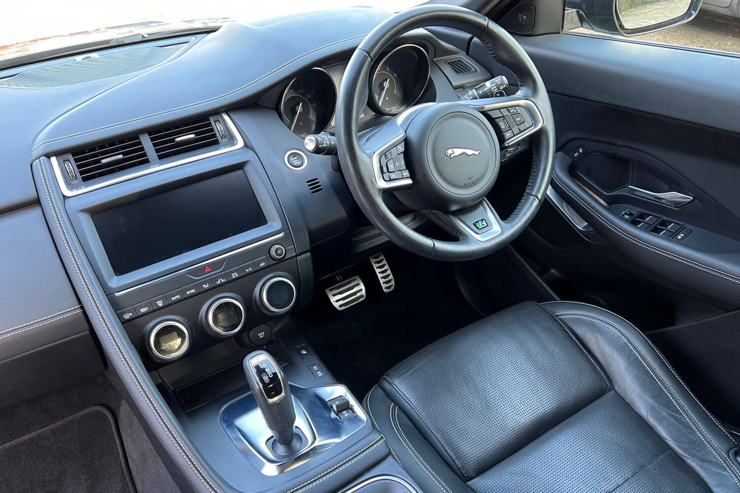 Jaguar E-PACE thumbnail image number 28