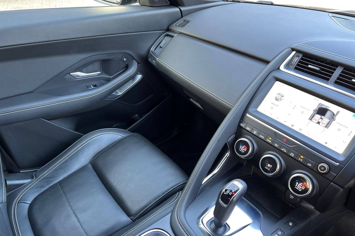 Jaguar E-PACE thumbnail image number 29