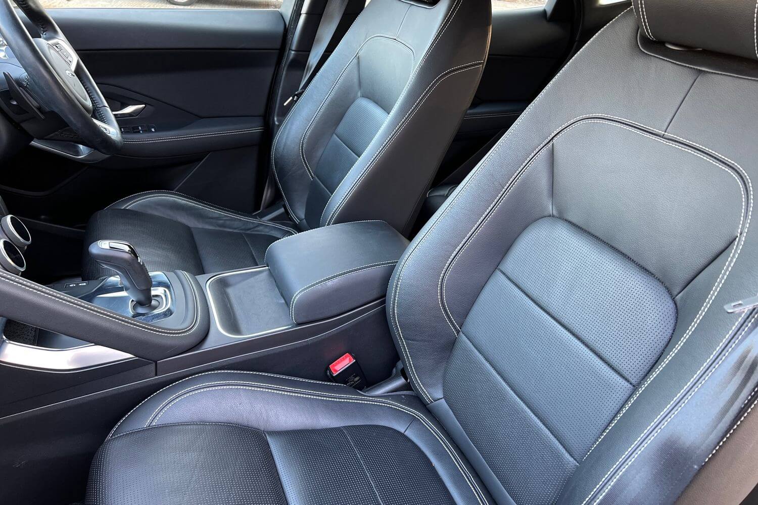 Jaguar E-PACE thumbnail image number 33