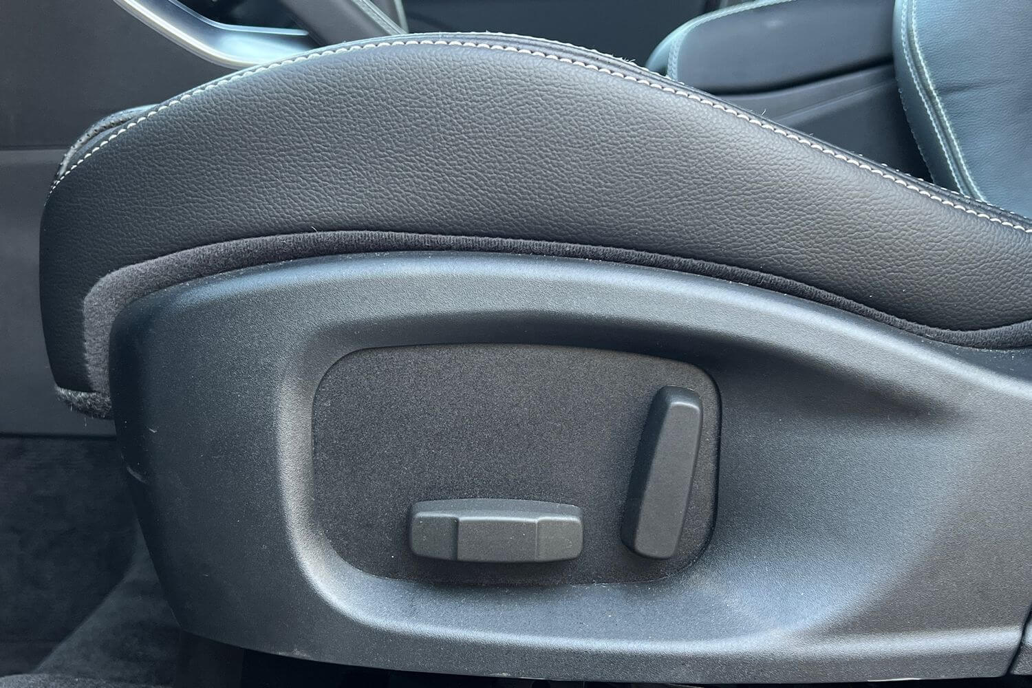 Jaguar E-PACE thumbnail image number 34