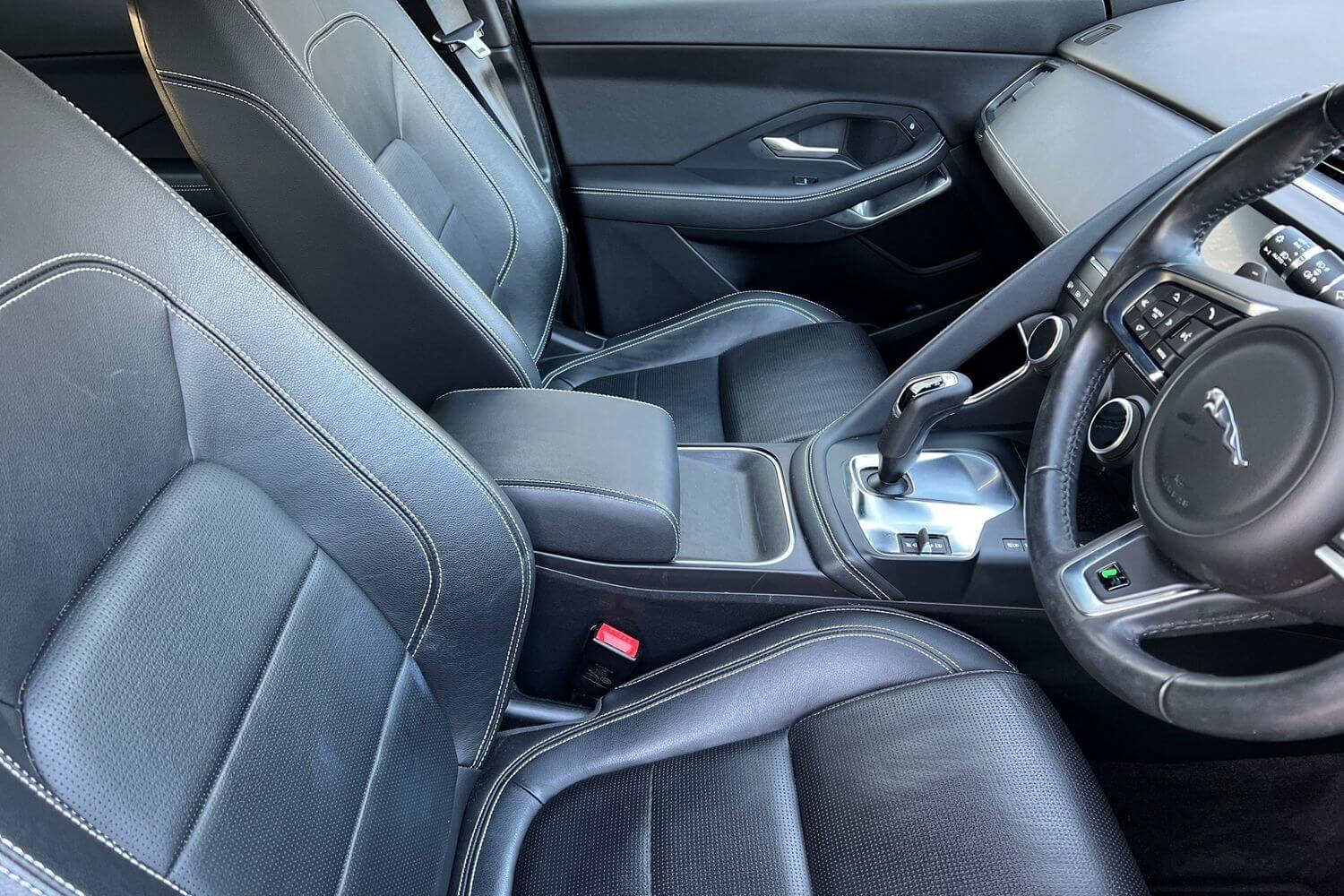 Jaguar E-PACE thumbnail image number 36