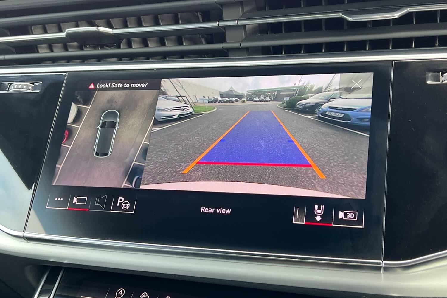 Audi Q8 thumbnail image number 15