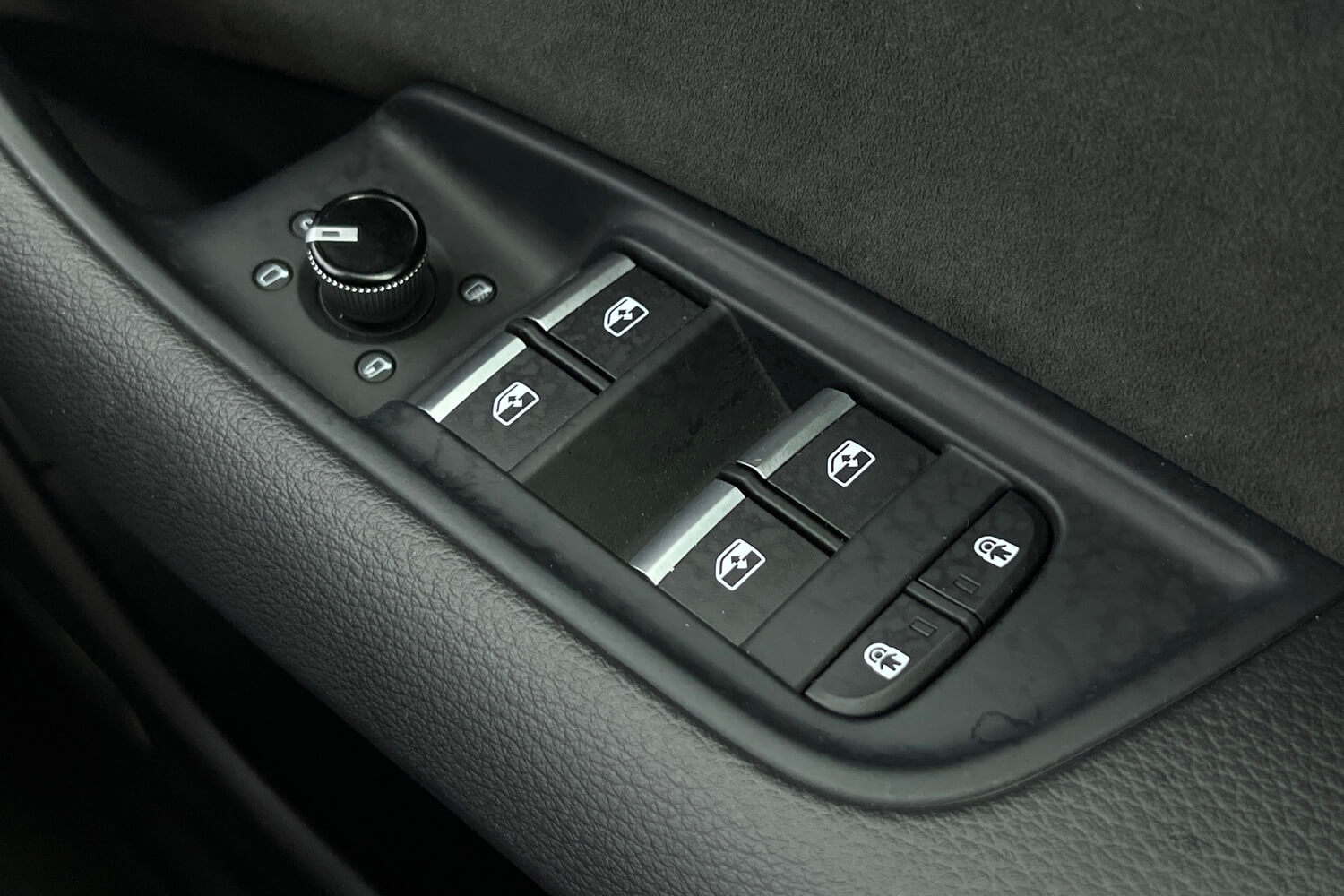 Audi Q8 thumbnail image number 24