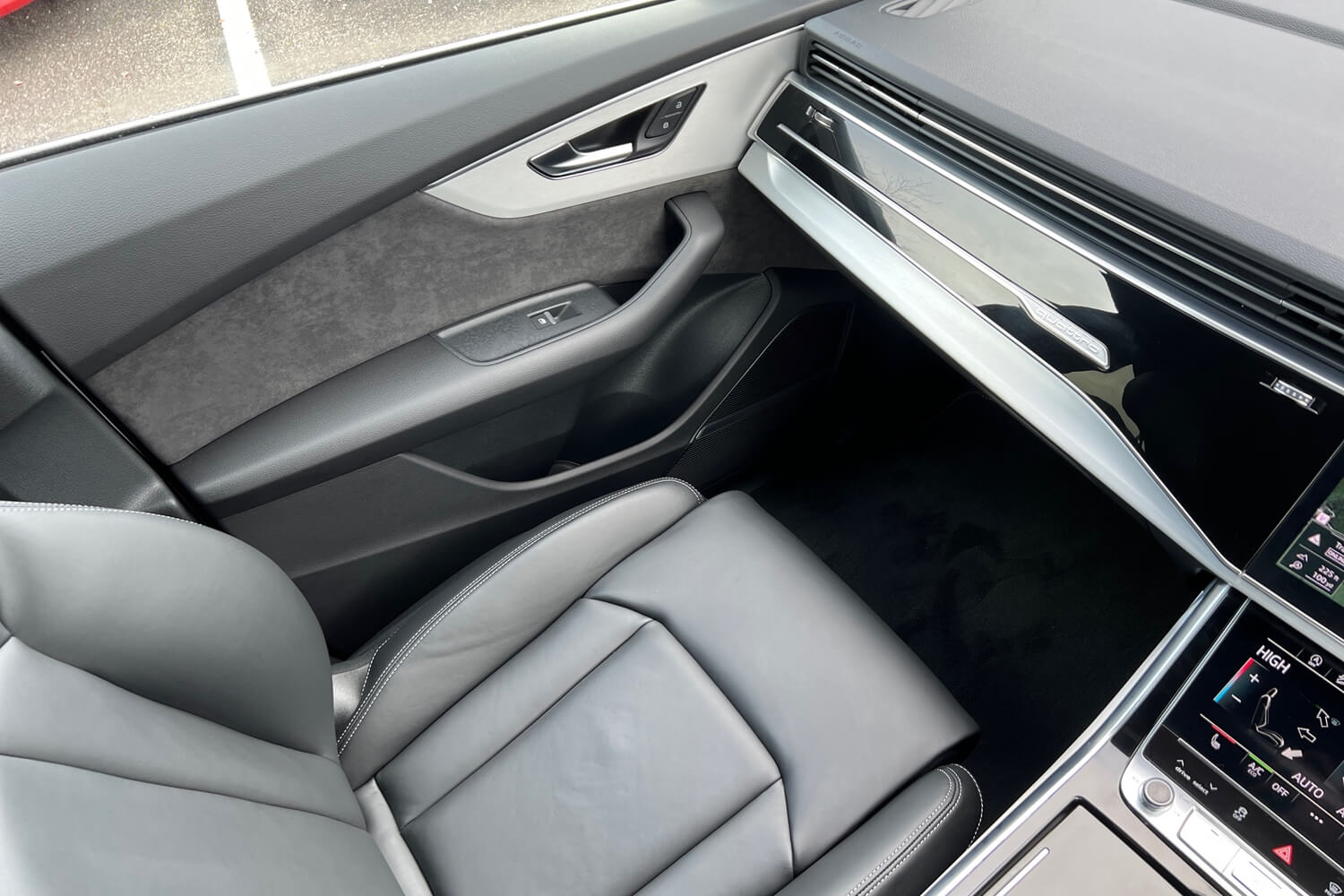 Audi Q8 thumbnail image number 36