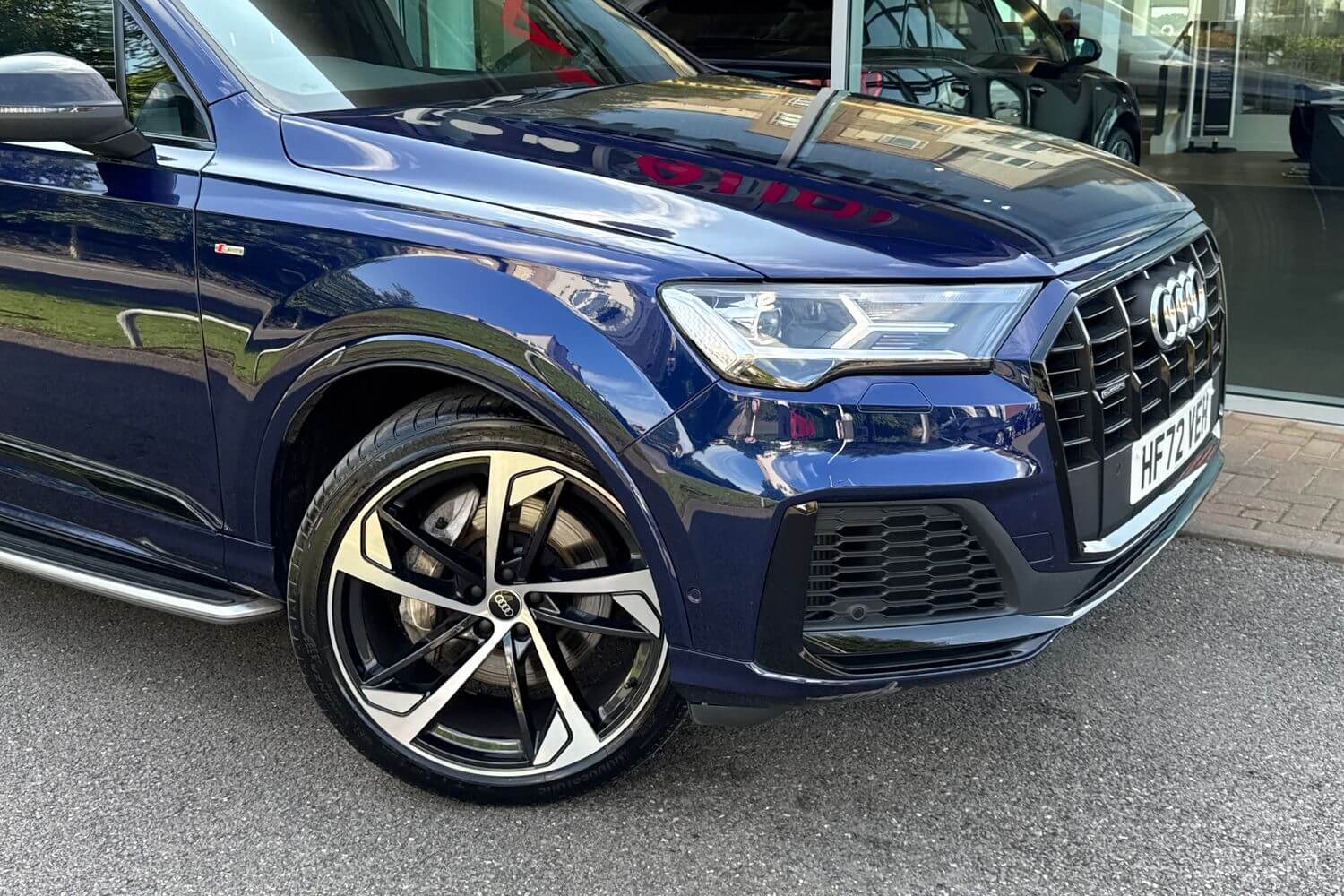 Audi Q7 thumbnail image number 2