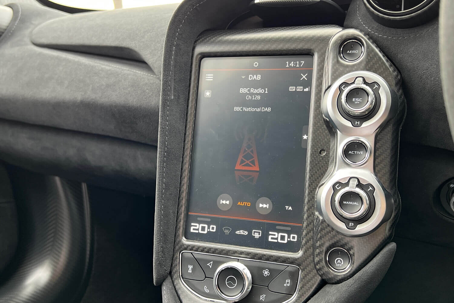 McLaren 765LT thumbnail image number 16