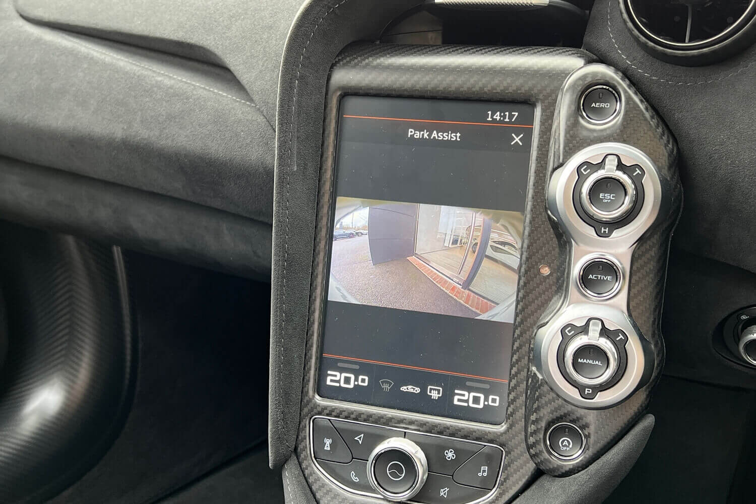 McLaren 765LT thumbnail image number 18