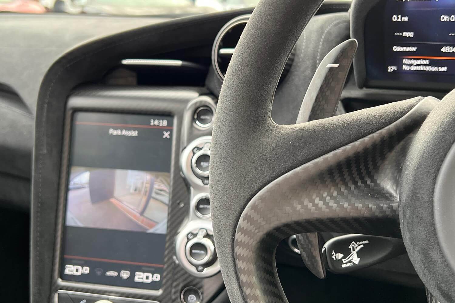 McLaren 765LT thumbnail image number 23