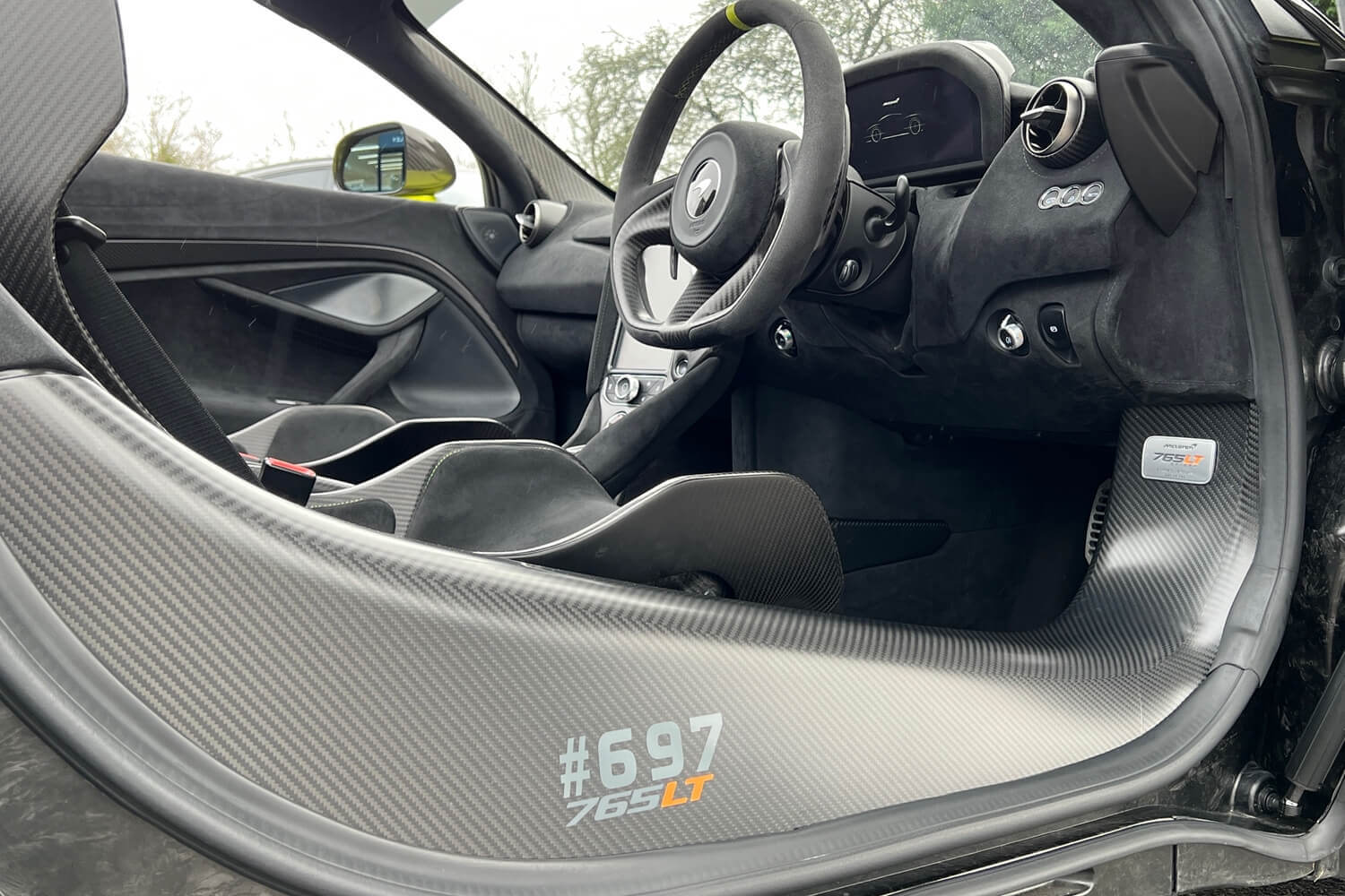 McLaren 765LT thumbnail image number 27