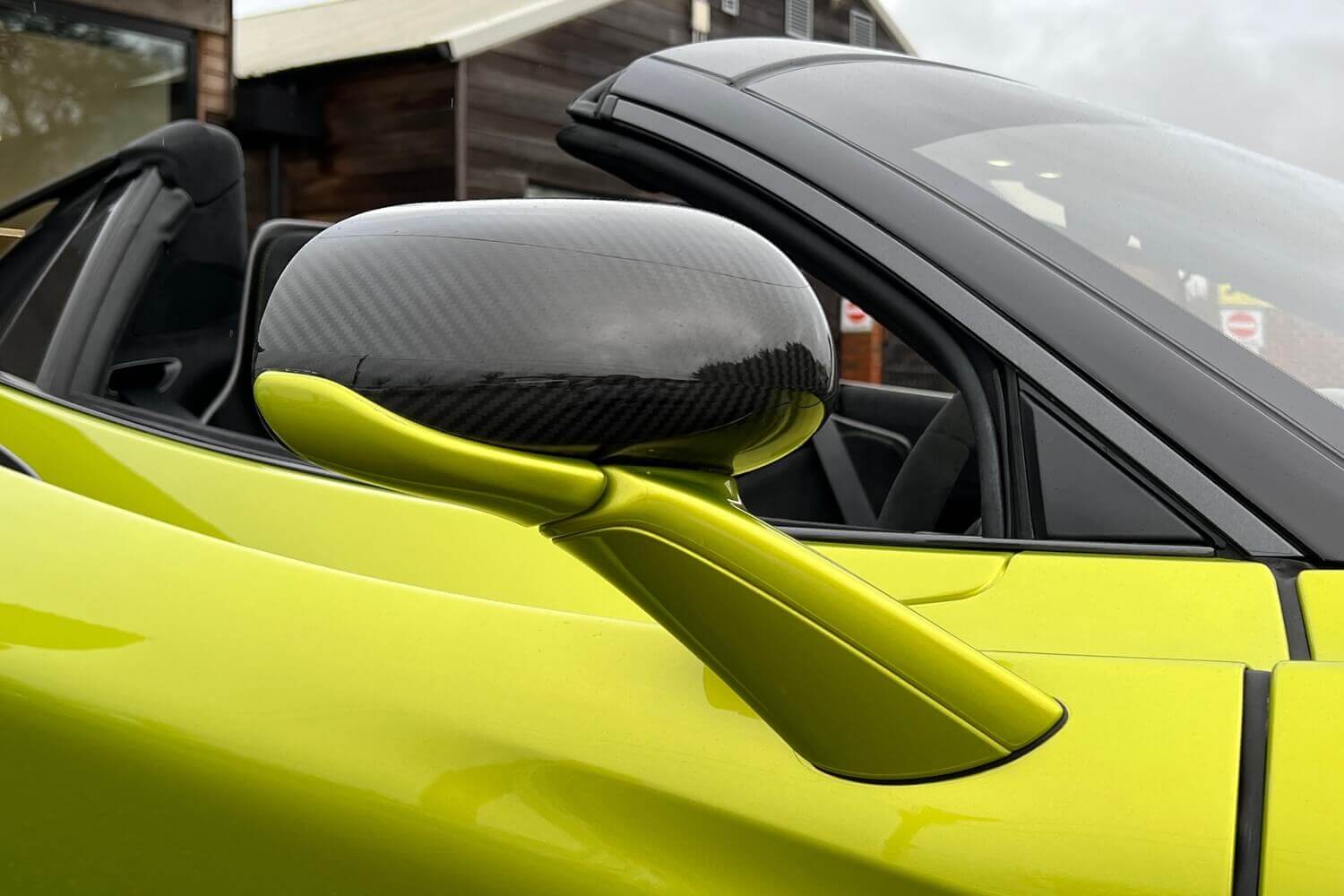 McLaren 765LT thumbnail image number 3