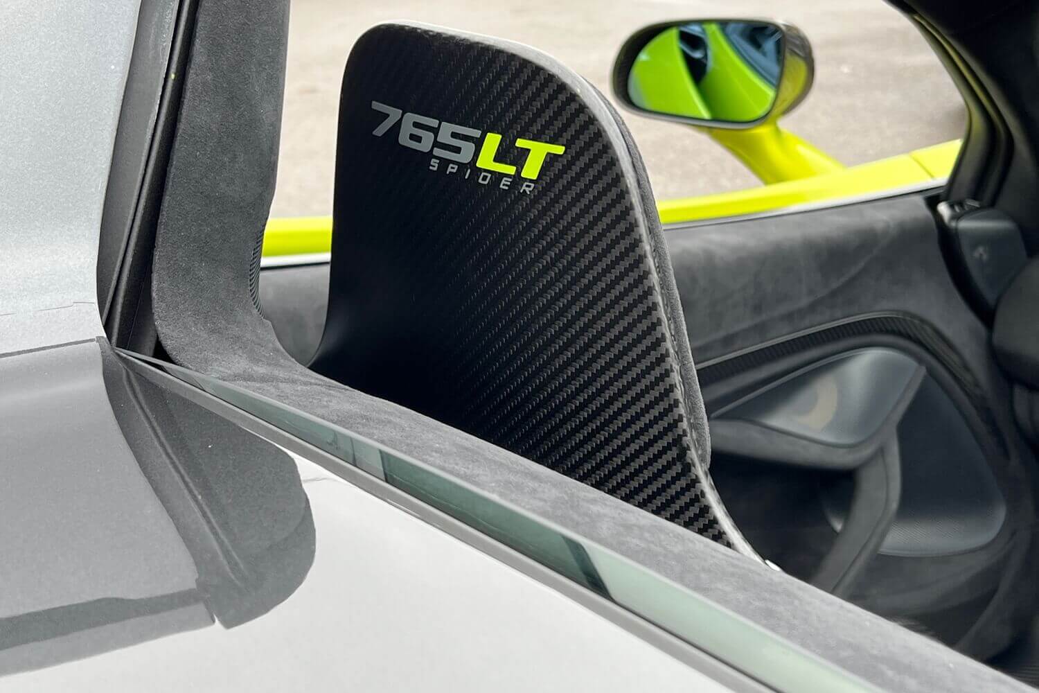 McLaren 765LT thumbnail image number 31