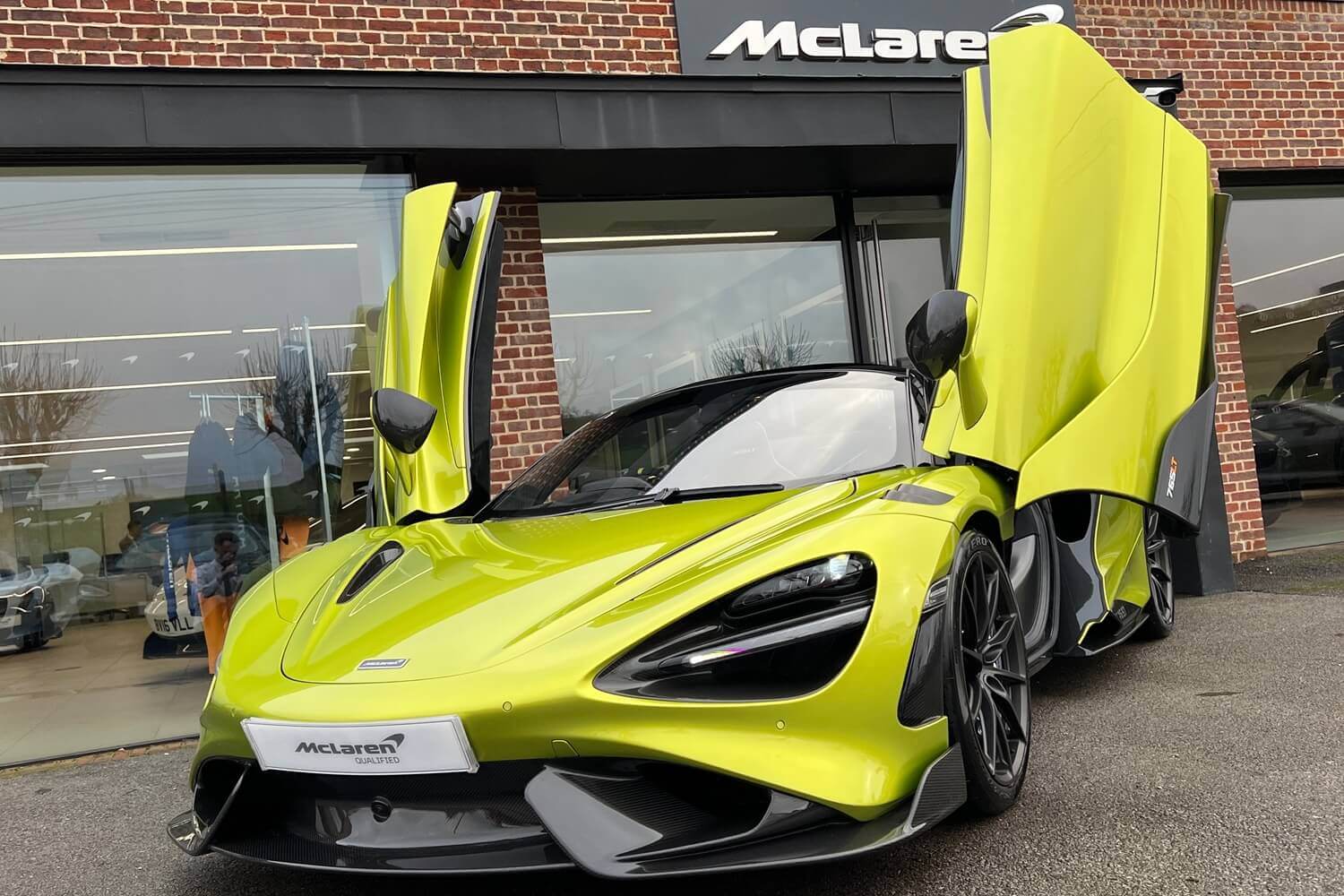 McLaren 765LT thumbnail image number 36