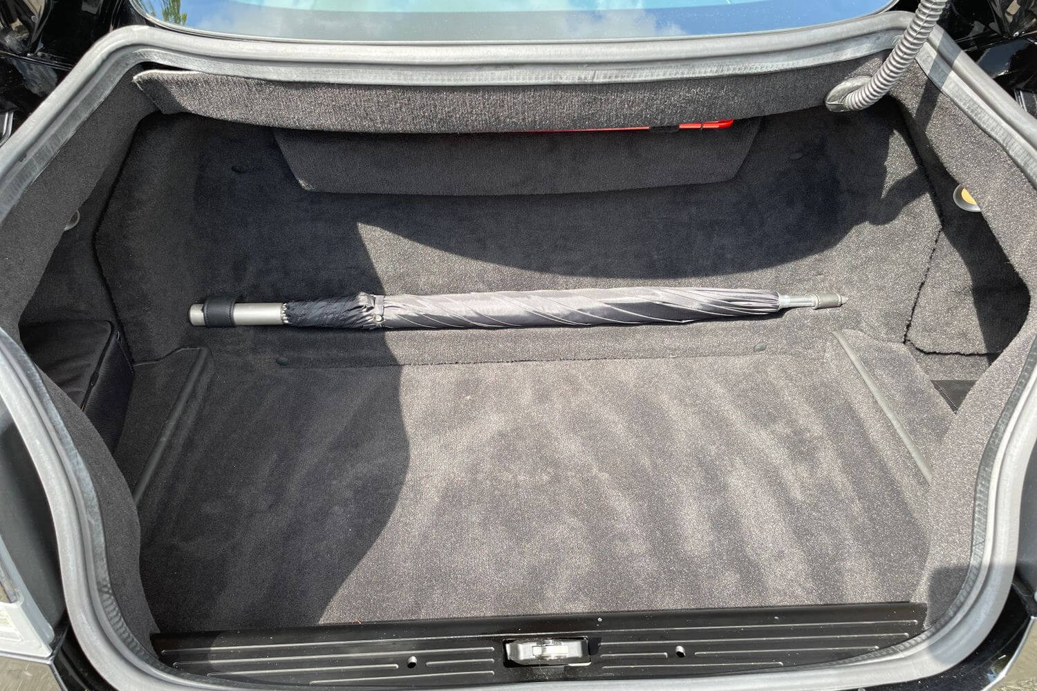 Aston Martin DBS thumbnail image number 10