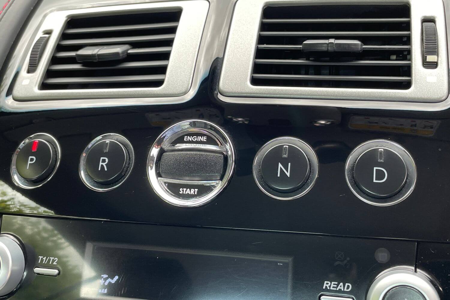 Aston Martin DBS thumbnail image number 23