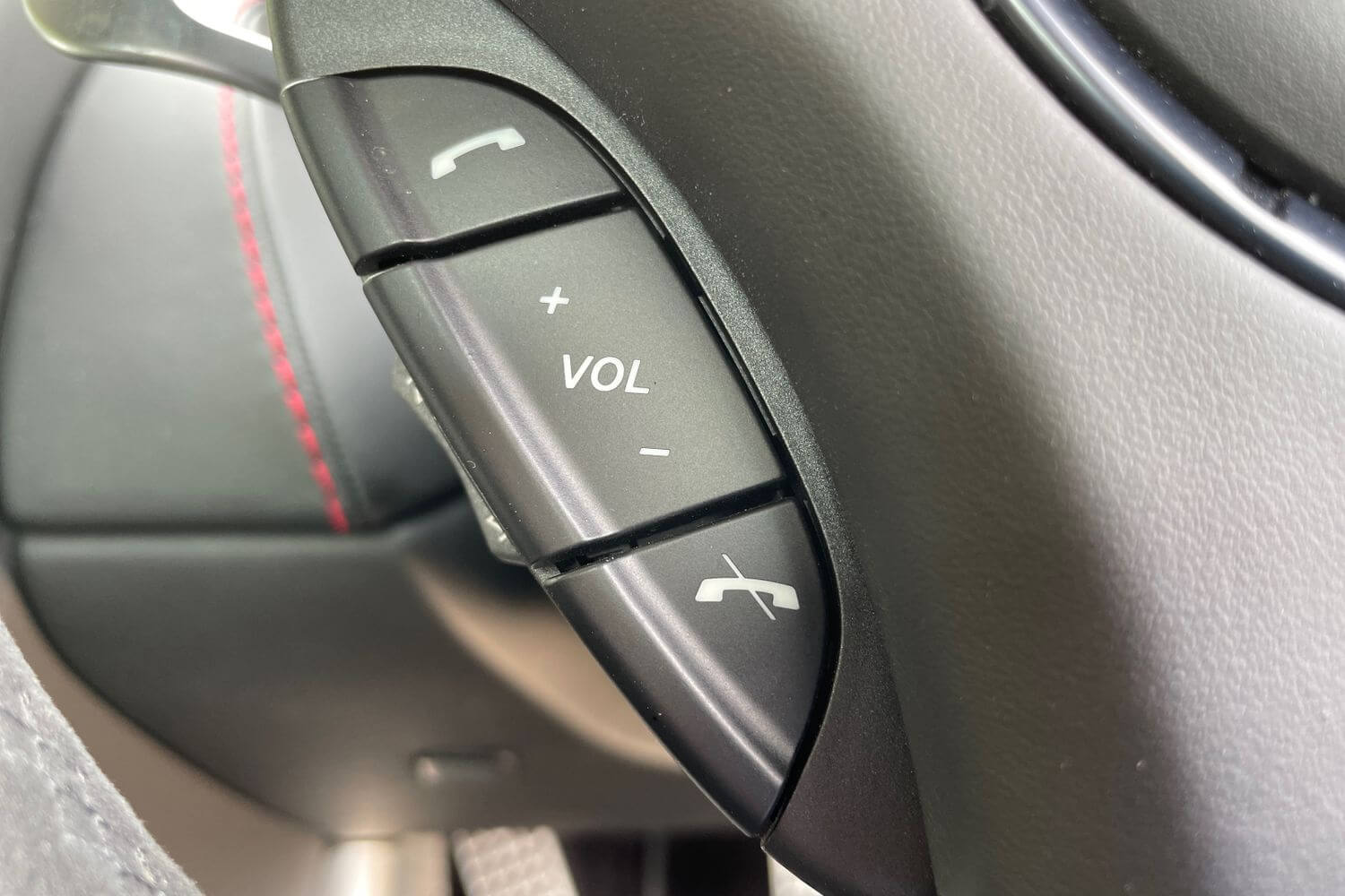 Aston Martin DBS thumbnail image number 24