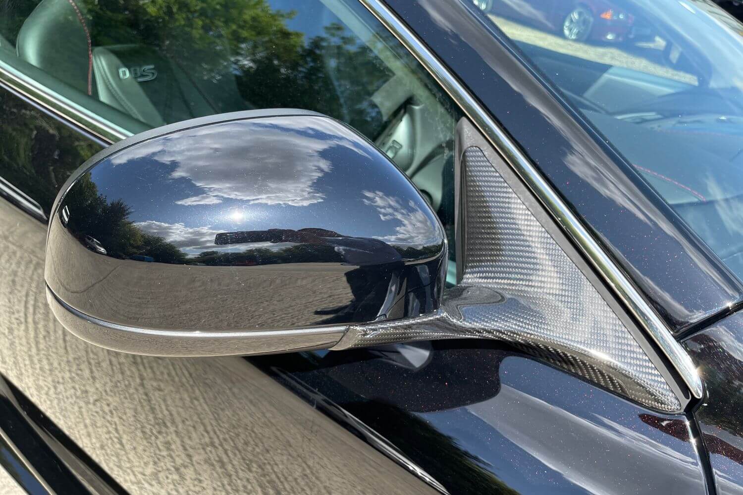 Aston Martin DBS thumbnail image number 3