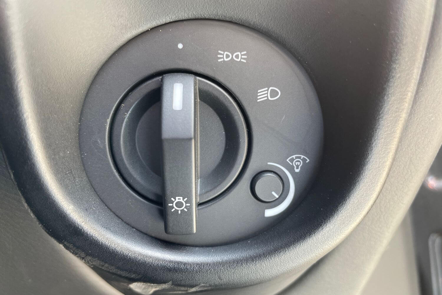 Aston Martin DBS thumbnail image number 32