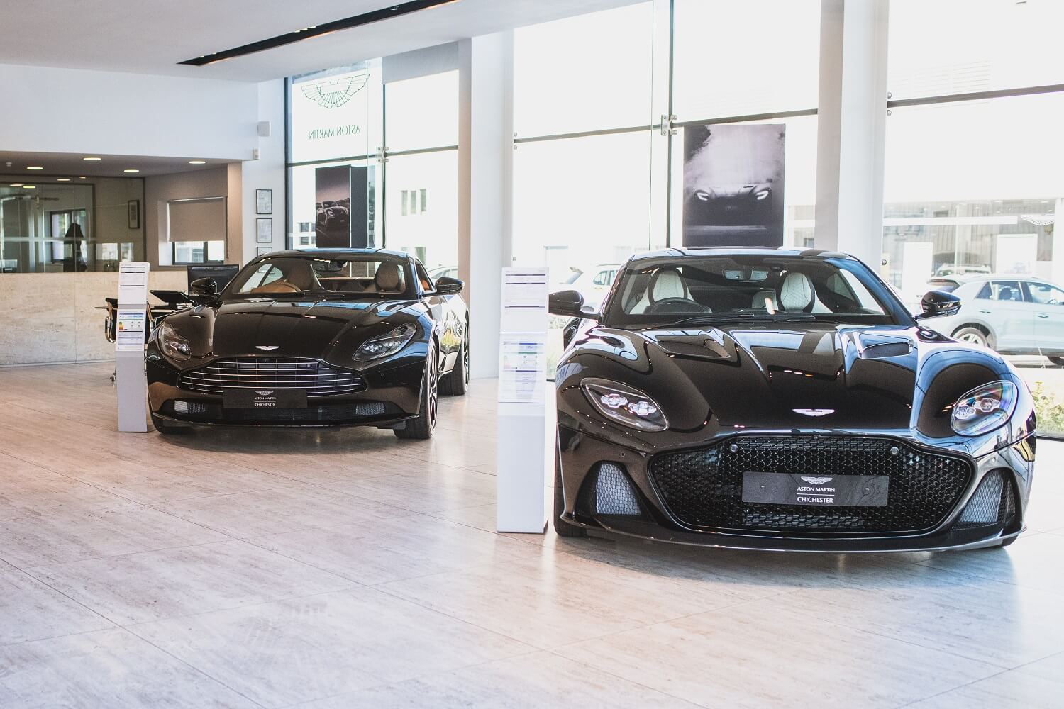 Aston Martin DBS thumbnail image number 37