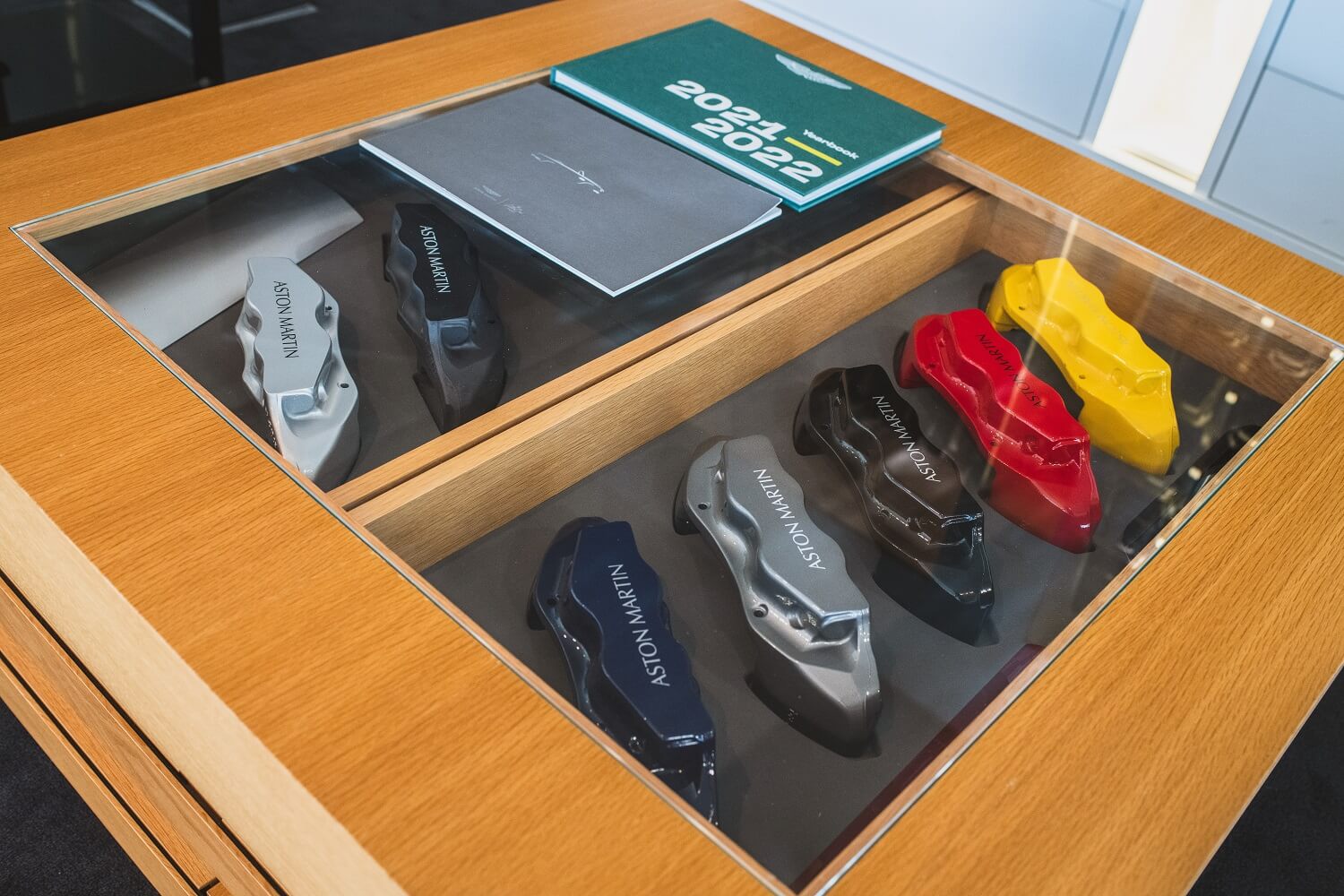 Aston Martin DBS thumbnail image number 39