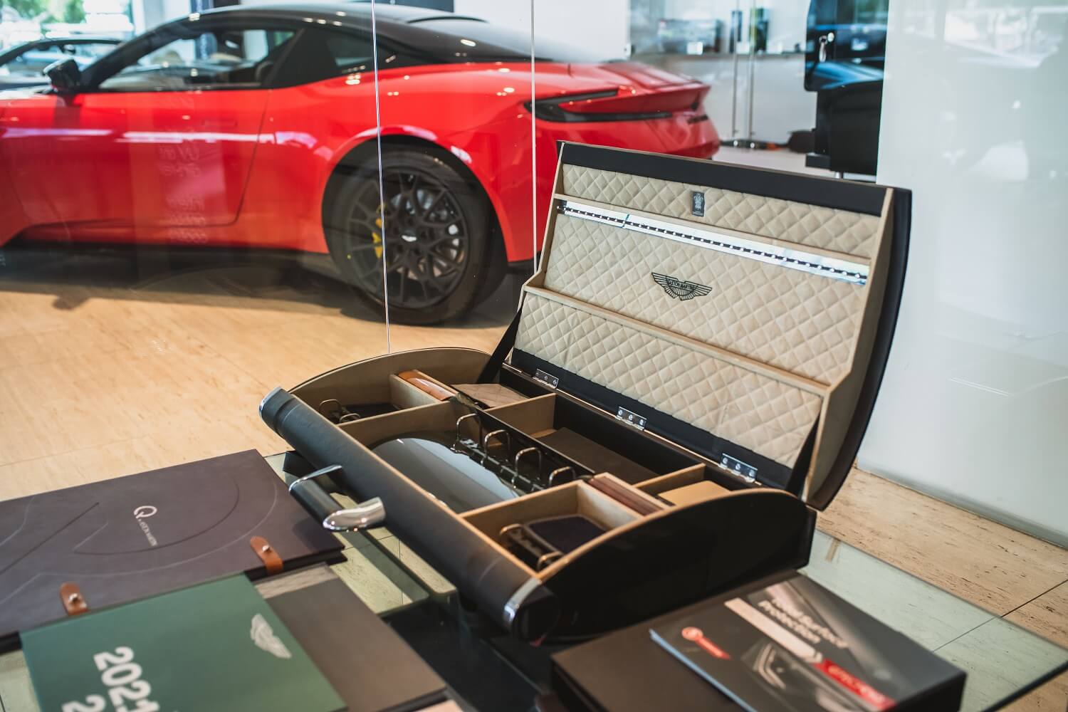 Aston Martin DBS thumbnail image number 49