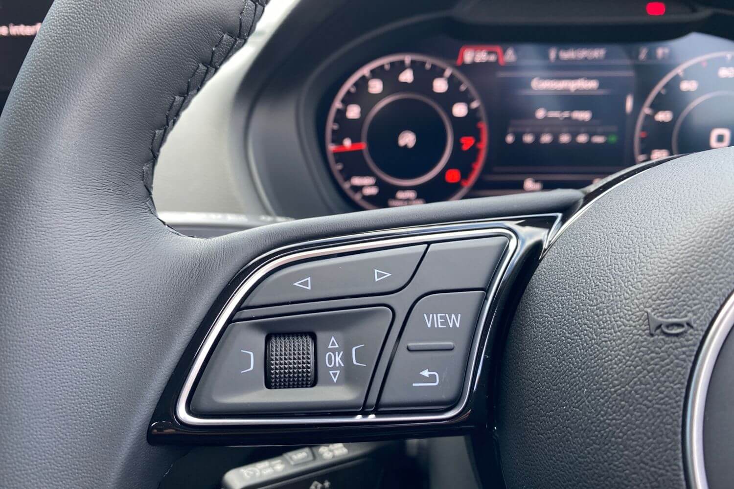 Audi Q2 thumbnail image number 17