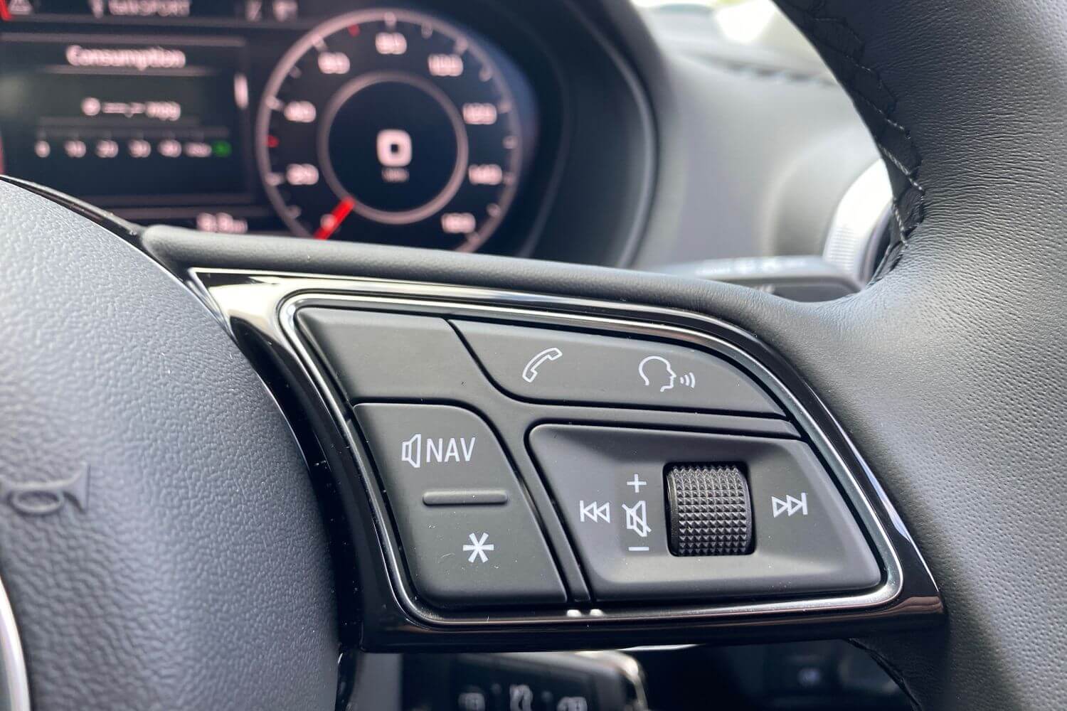 Audi Q2 thumbnail image number 18