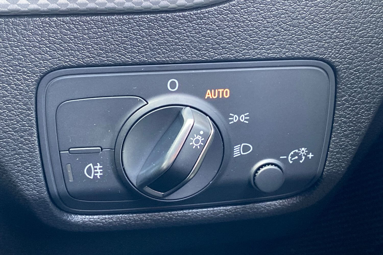 Audi Q2 thumbnail image number 20