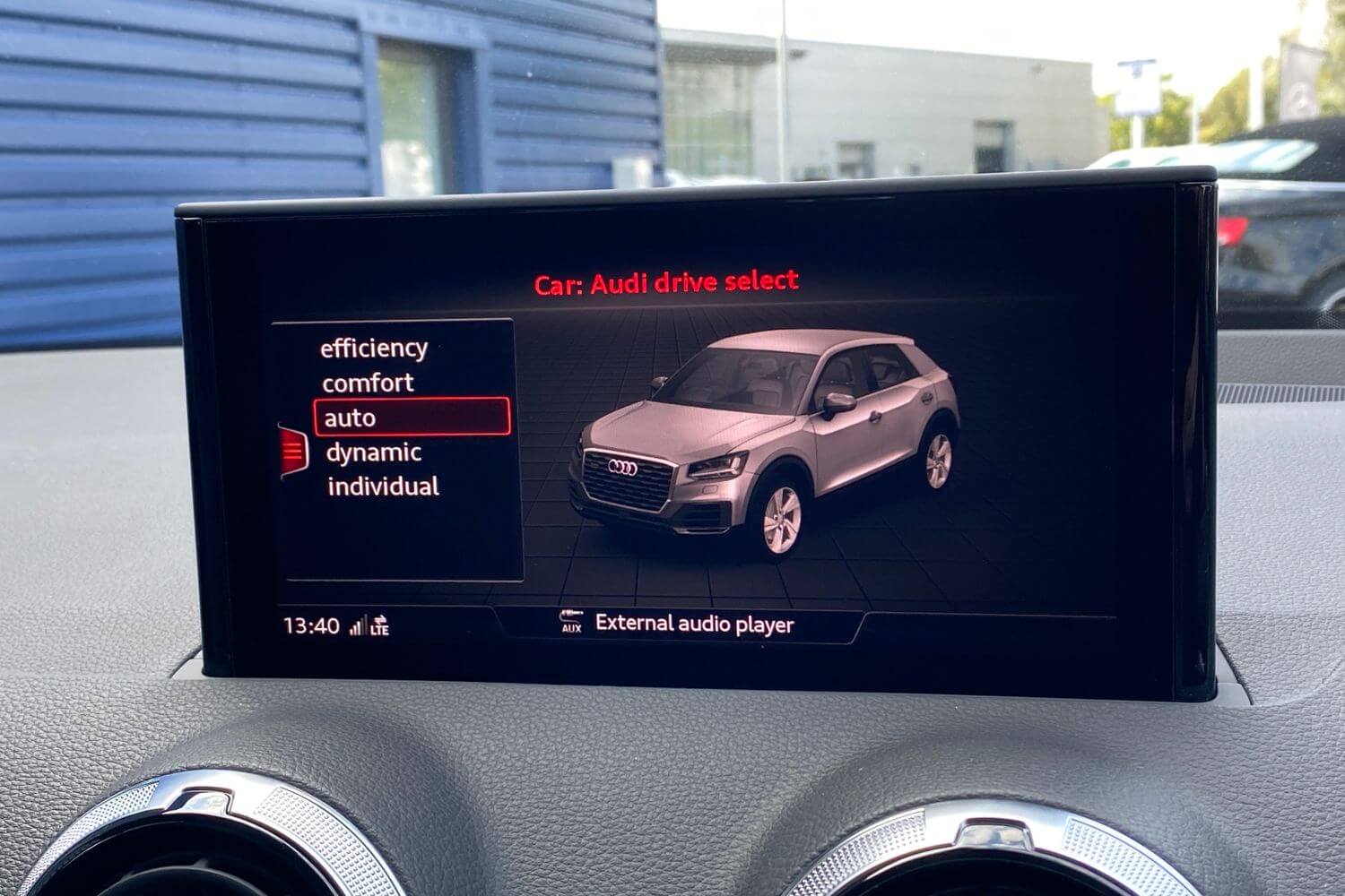 Audi Q2 thumbnail image number 25