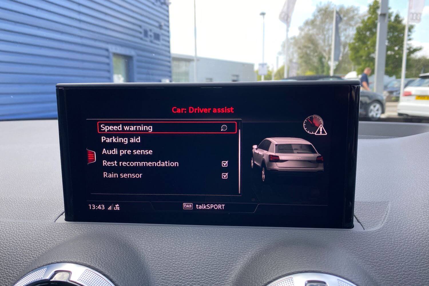 Audi Q2 thumbnail image number 27