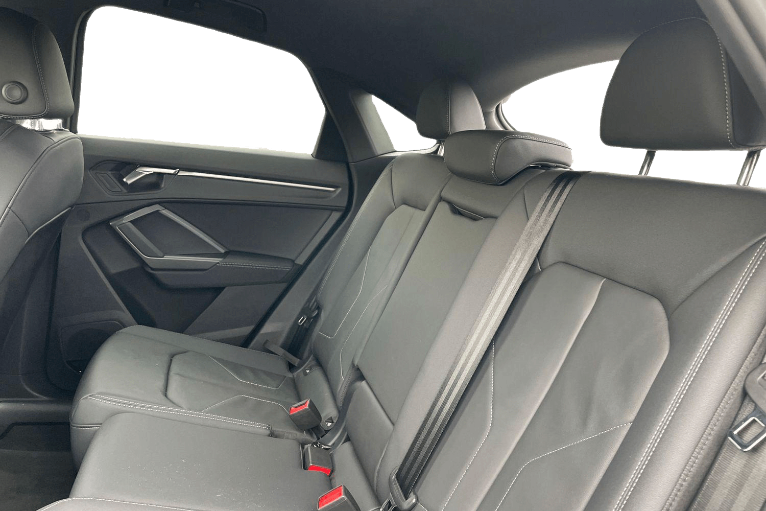 Audi Q3 thumbnail image number 12