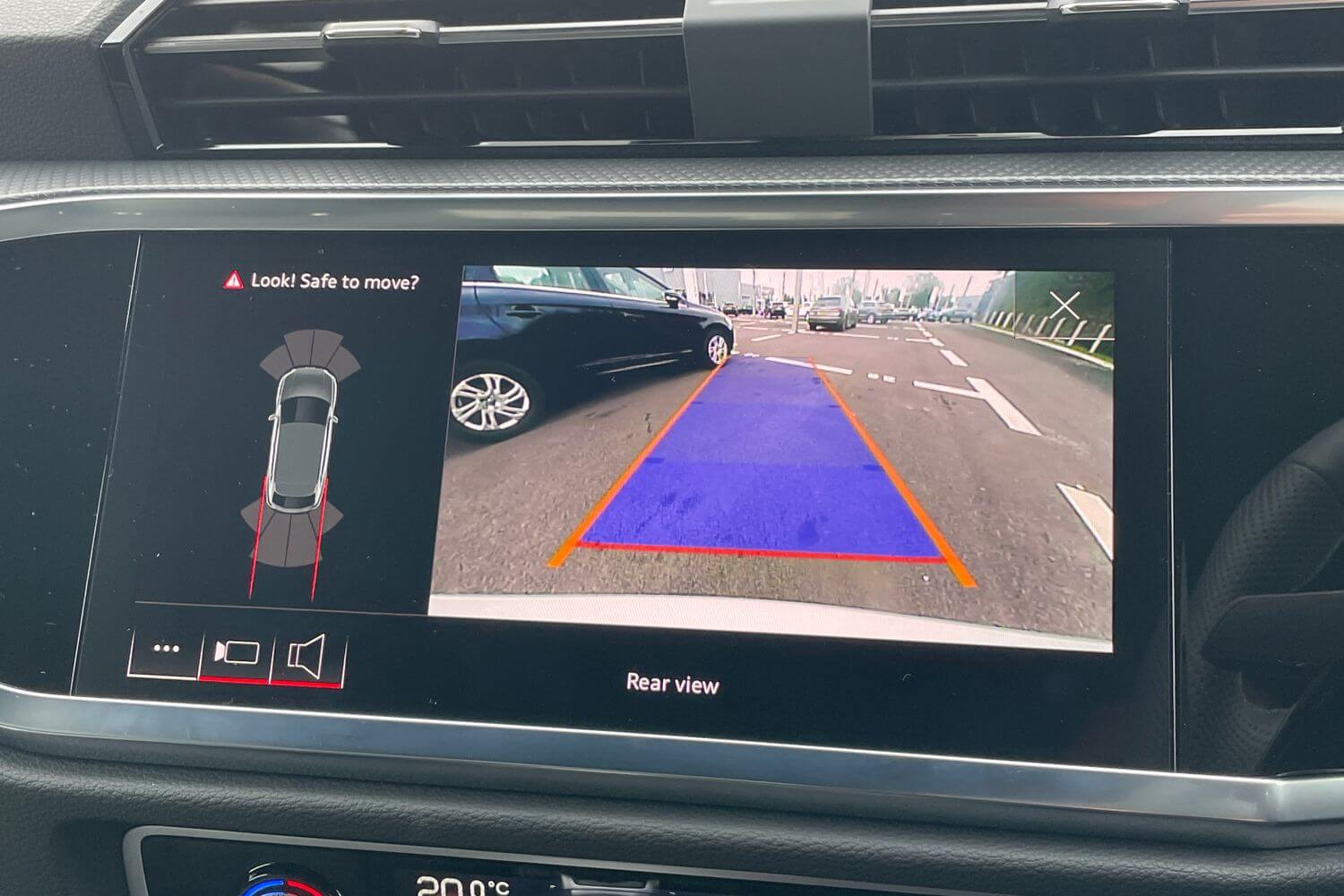 Audi Q3 thumbnail image number 15