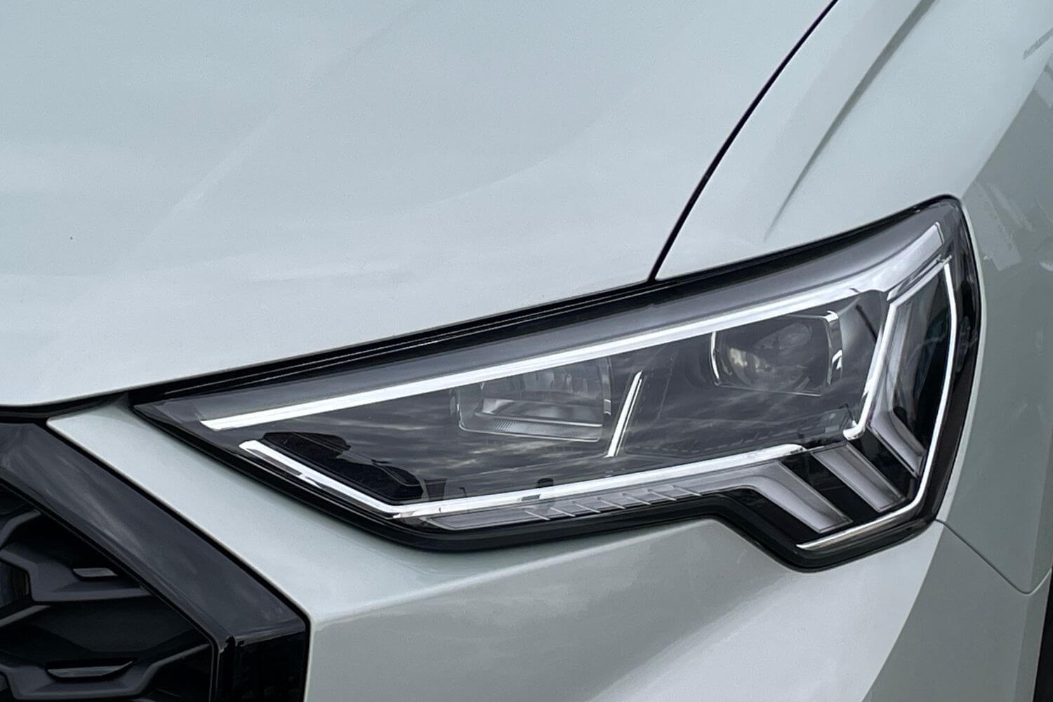 Audi Q3 thumbnail image number 2