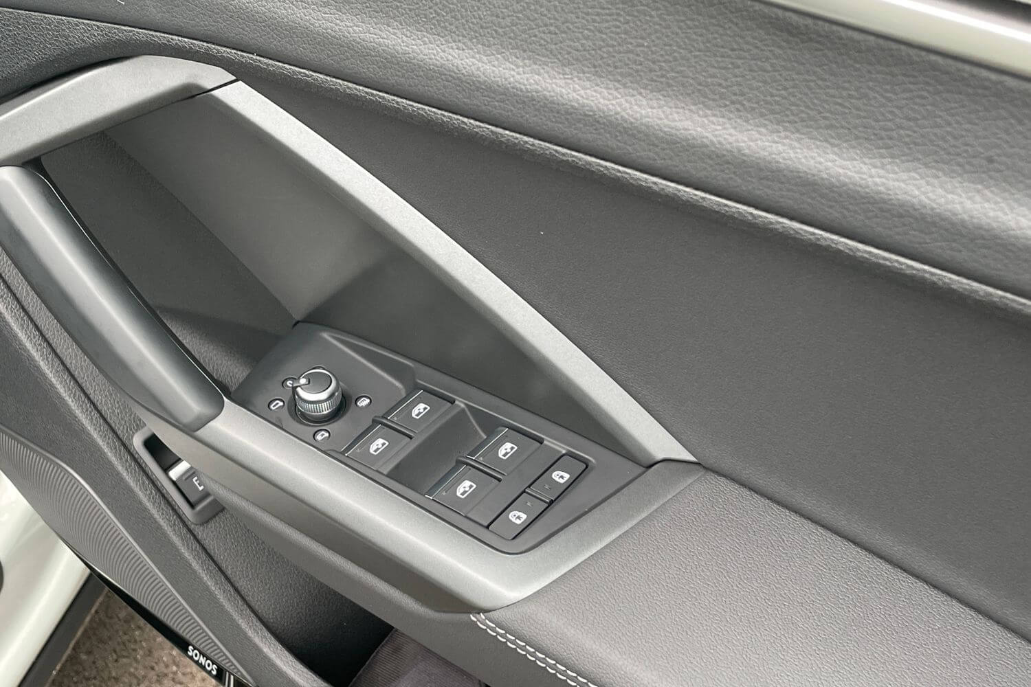 Audi Q3 thumbnail image number 24