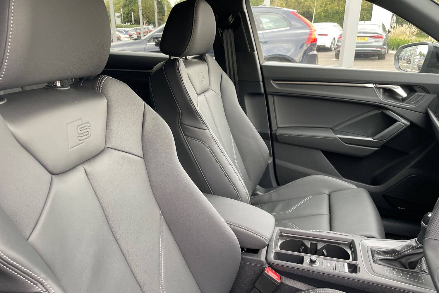 Audi Q3 thumbnail image number 27