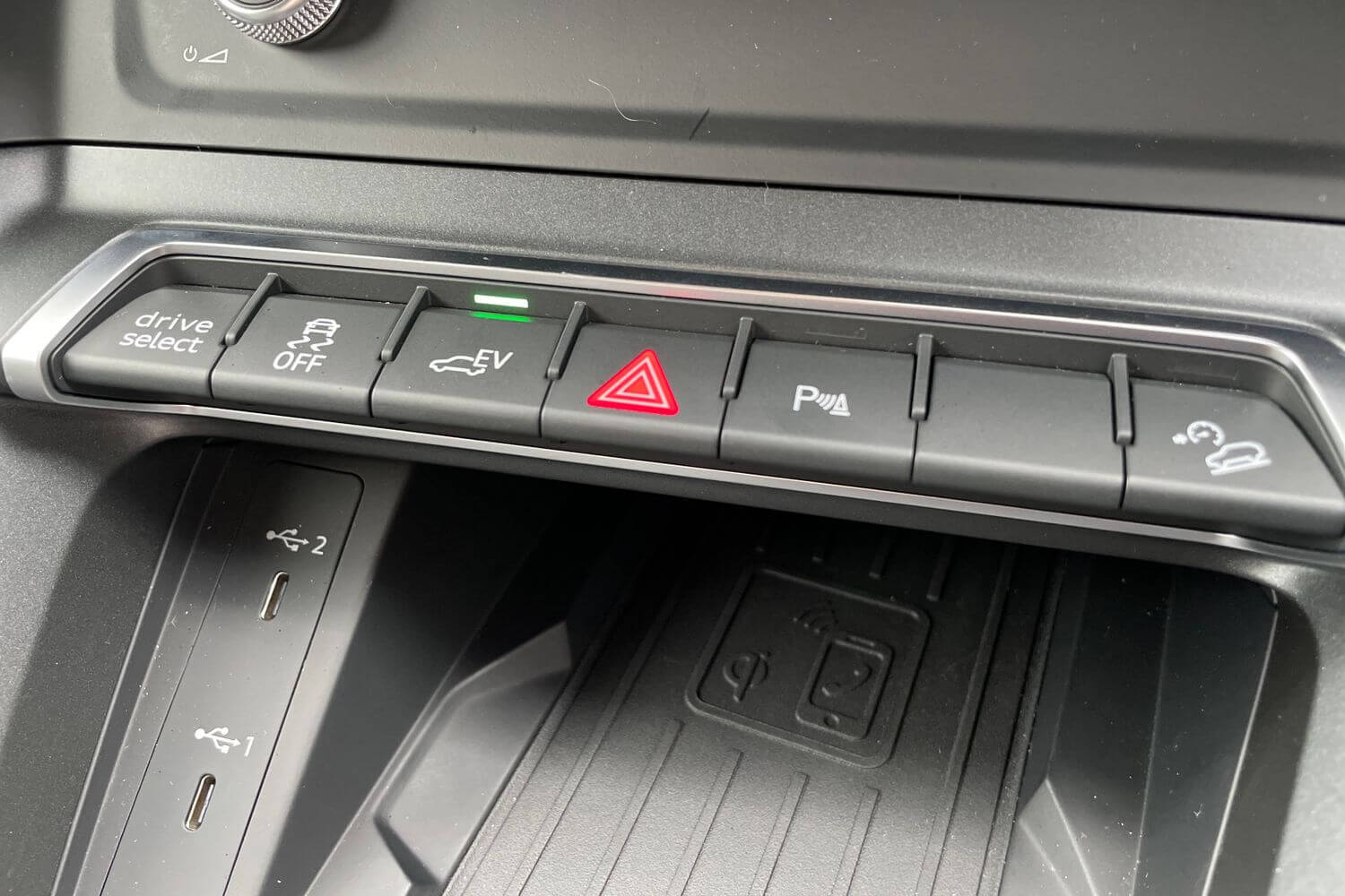 Audi Q3 thumbnail image number 30