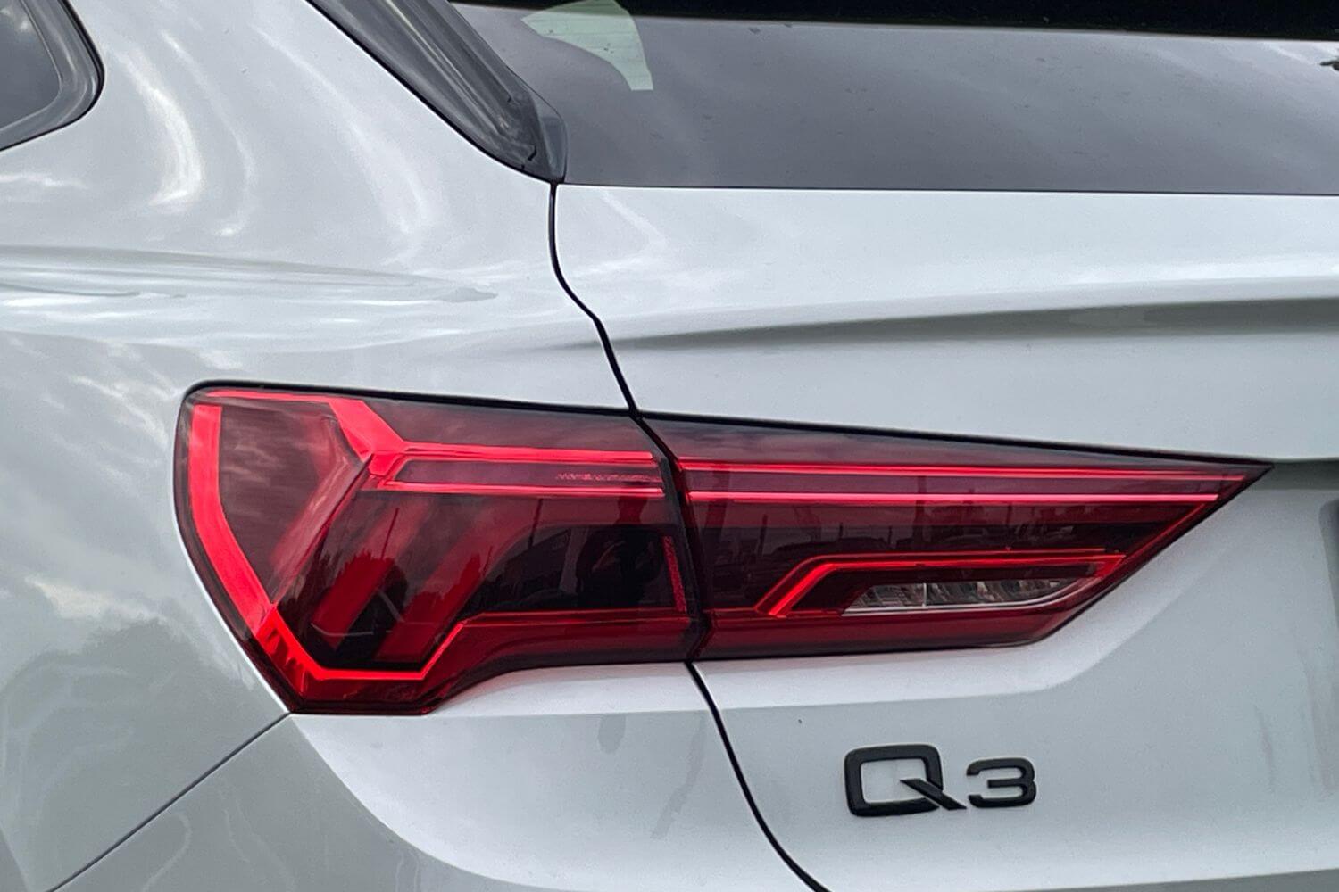 Audi Q3 thumbnail image number 9