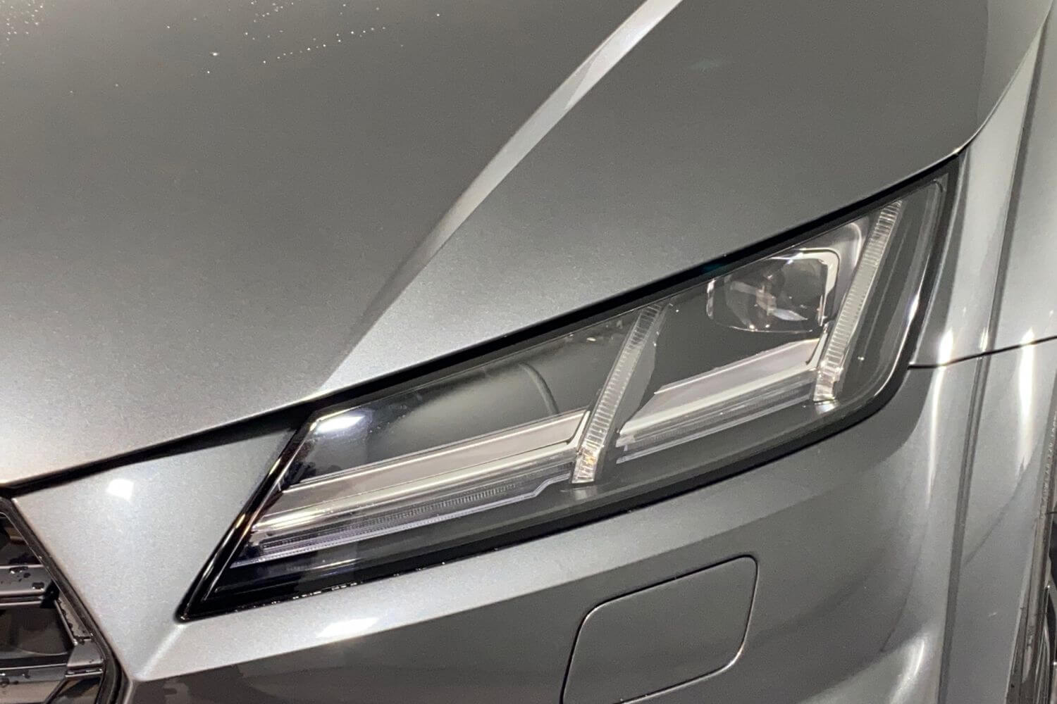 Audi TT thumbnail image number 2