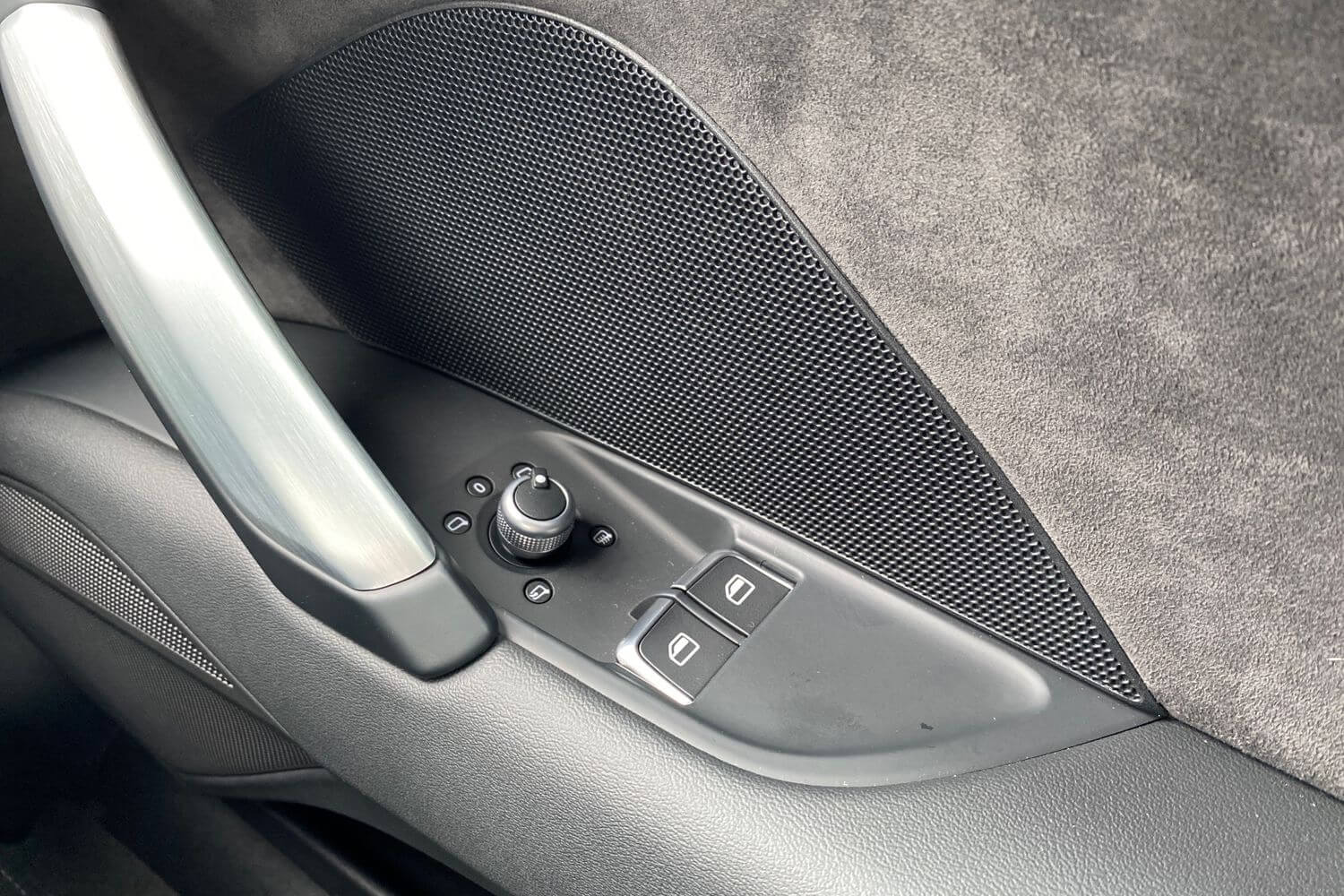 Audi TT thumbnail image number 24