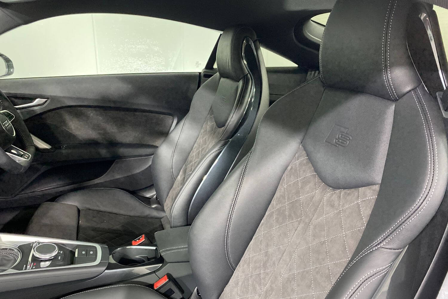 Audi TT thumbnail image number 25