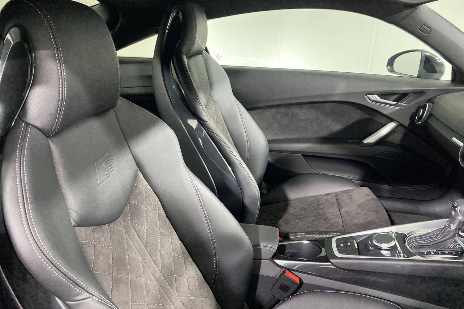 Audi TT thumbnail image number 26