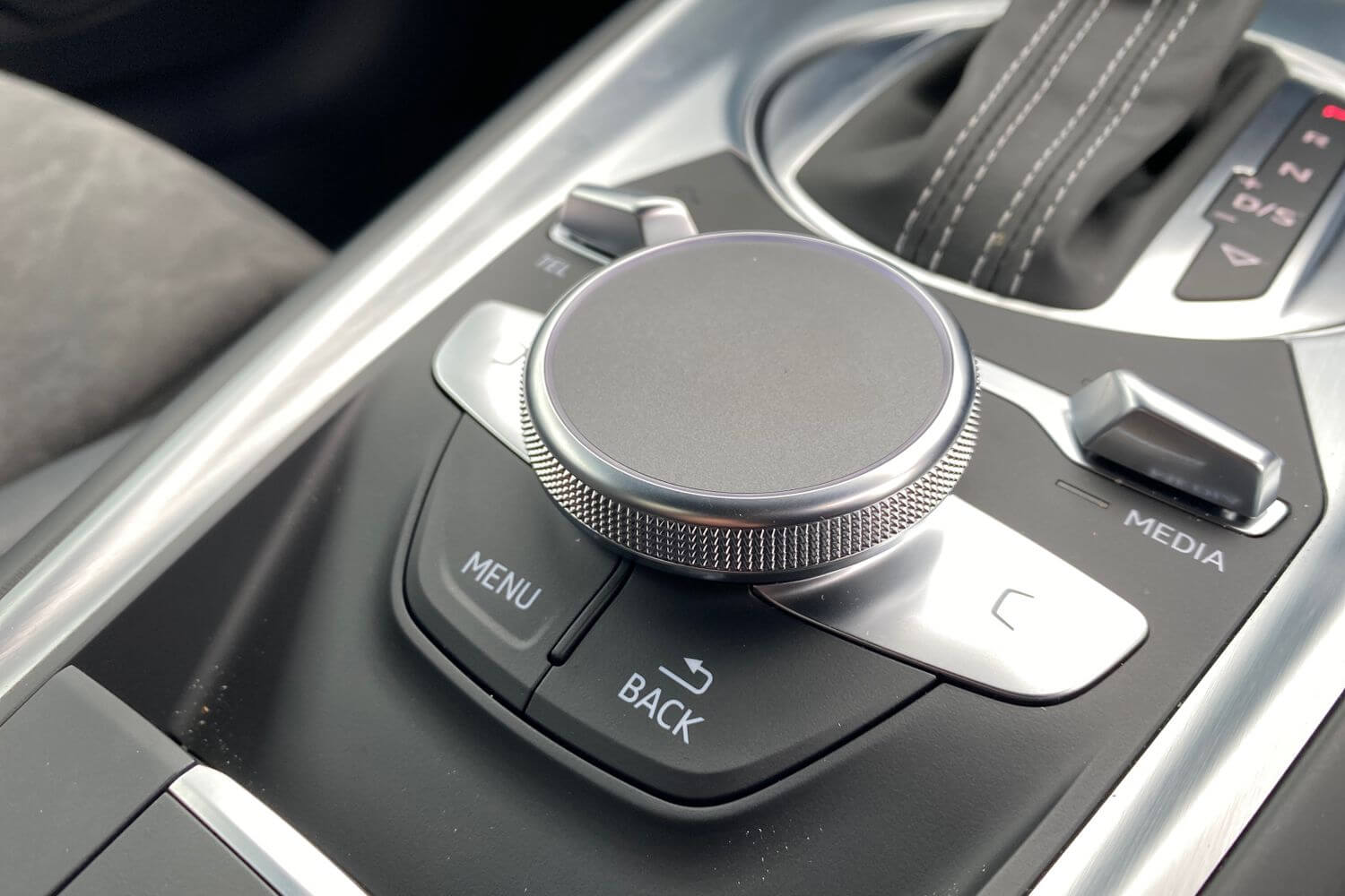 Audi TT thumbnail image number 30