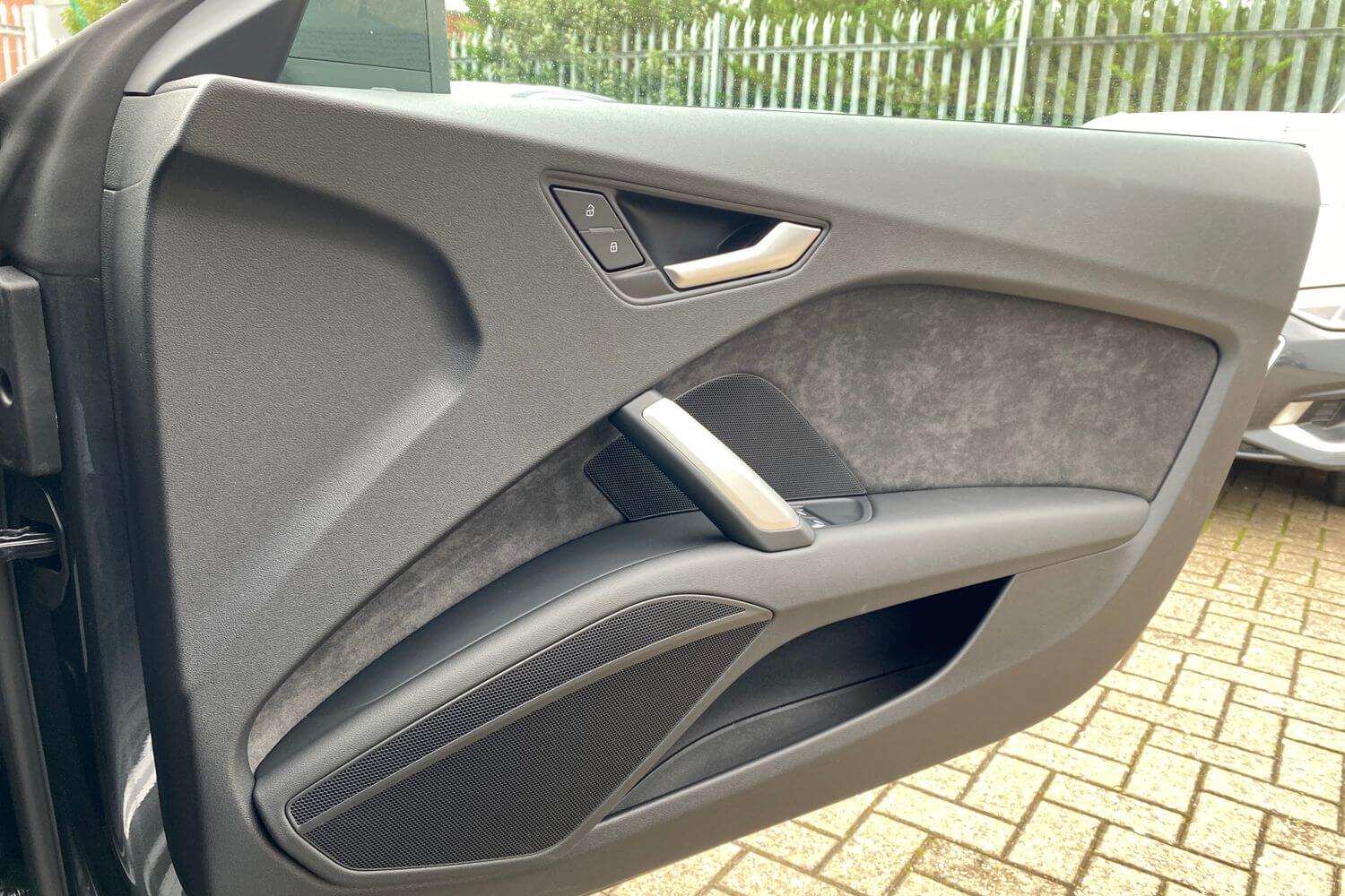 Audi TT thumbnail image number 31