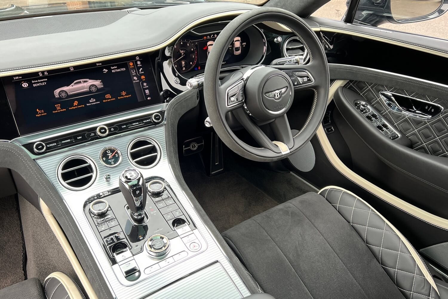 Bentley CONTINENTAL GT thumbnail image number 32