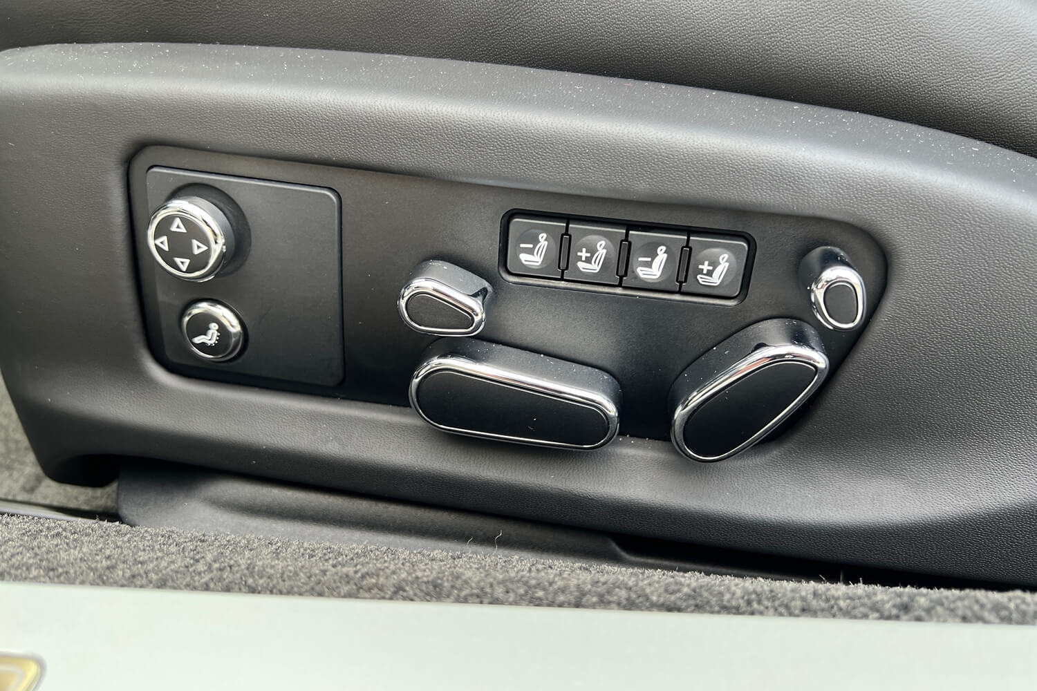 Bentley CONTINENTAL GT thumbnail image number 34