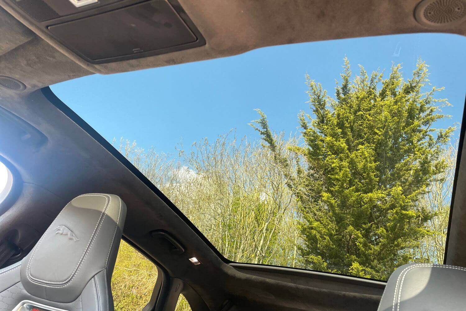 Jaguar F-PACE thumbnail image number 3