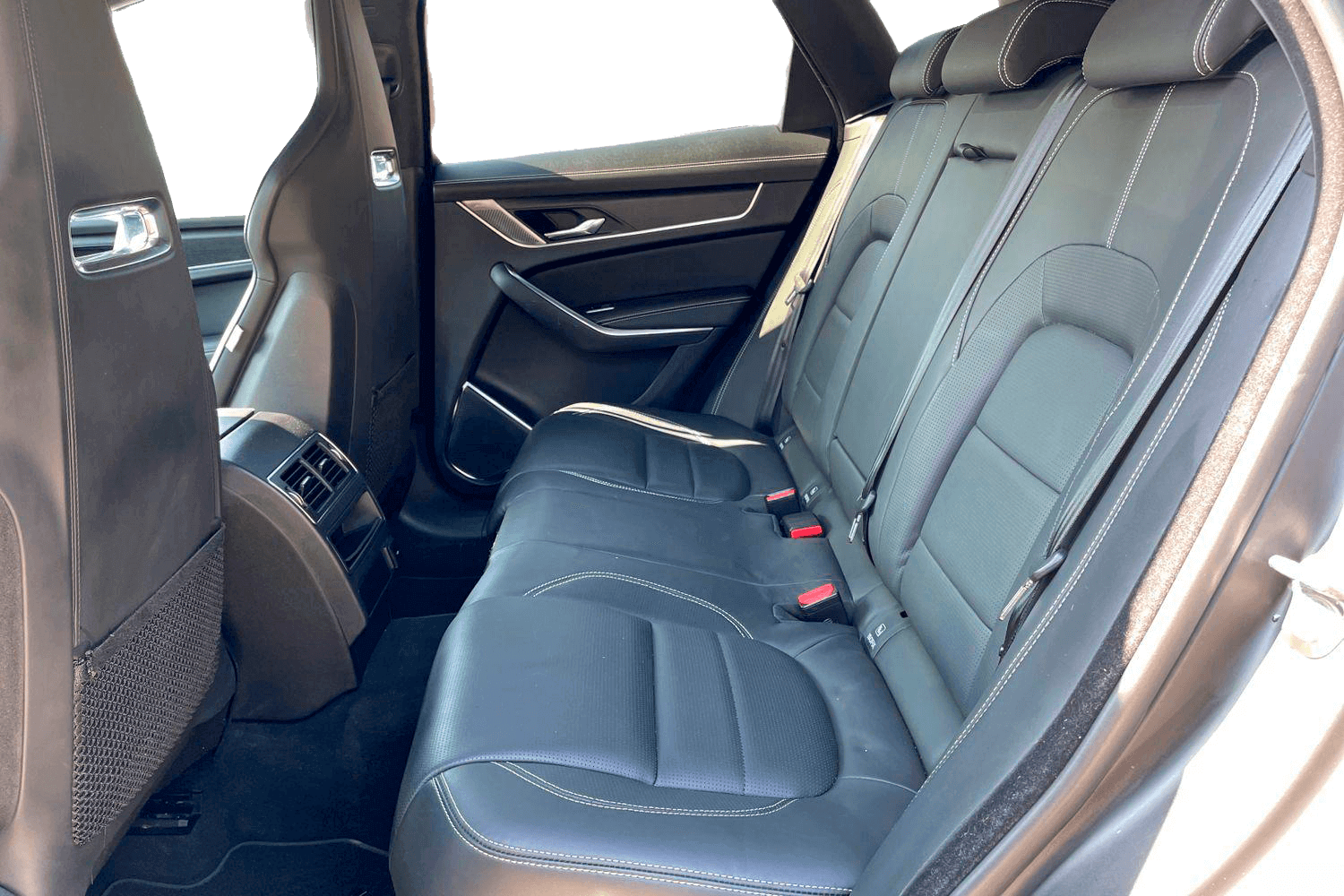 Jaguar F-PACE thumbnail image number 16