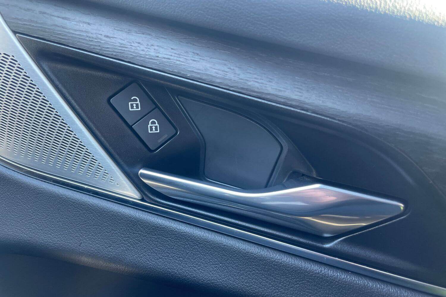 Jaguar F-PACE thumbnail image number 19